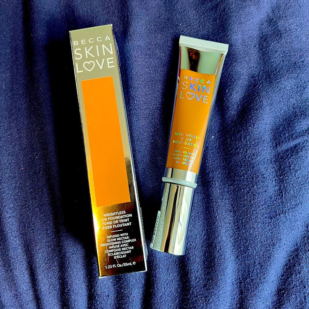 BECCA SKINLOVE weightless blur foundation in MAPLE